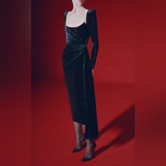 Alex Perry Dresses & Skirts - Alex Perry Velvet Long Sleeve Twist Midi Dress